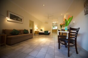 Studio dành cho gia đình | Bếp riêng | Tủ lạnh, lò vi sóng, dụng cụ pha cà phê/trà, ấm điện