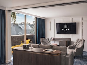 Panorama suite | Luxe beddengoed, een minibar, een kluis op de kamer