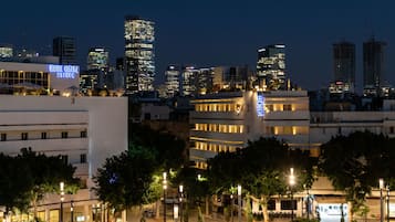 住宿正面 (夜晚)