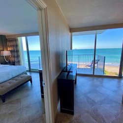 Premium bedding, in-room safe, desk, laptop workspace