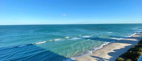 Vue sur la plage/lâocĂ©an