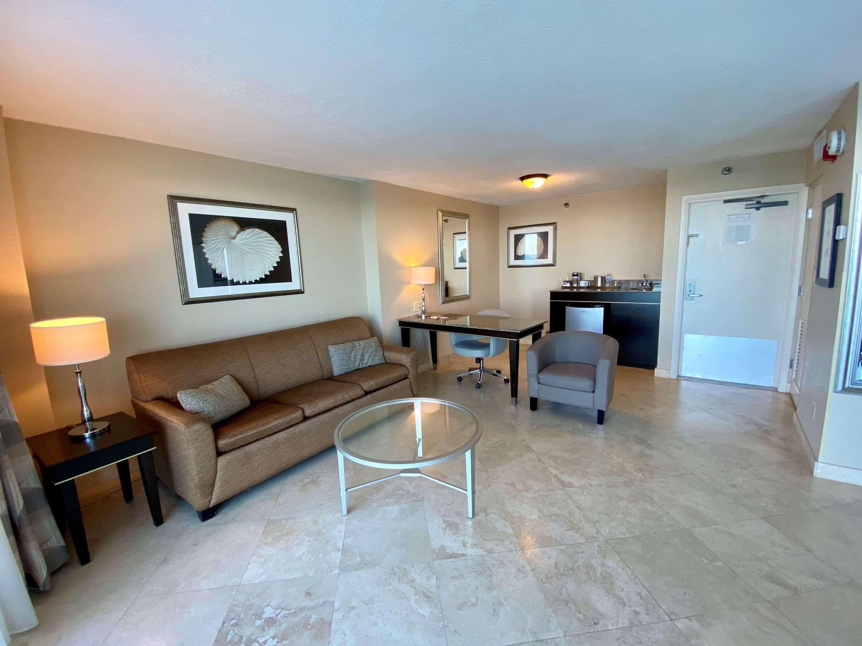 studio suite, 1 king bed, non smoking, oceanfront | premium bedding, in-room safe, desk, laptop workspace