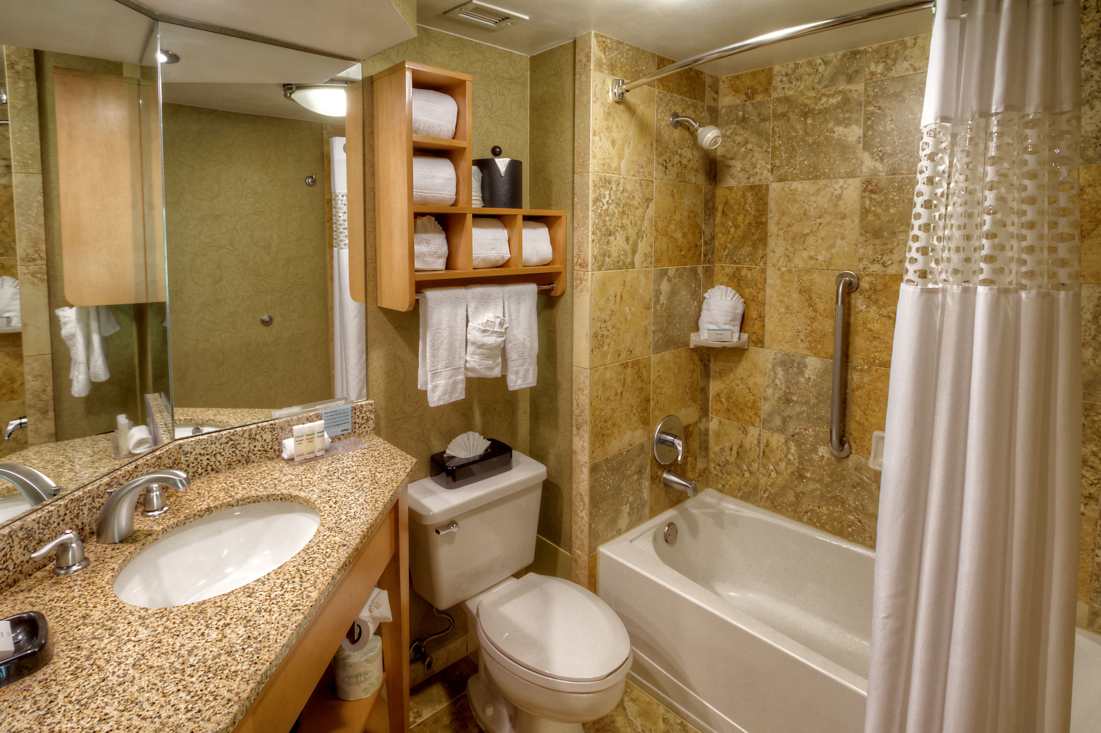 room, 2 queen beds, non smoking | bathroom | free toiletries, hair dryer, towels