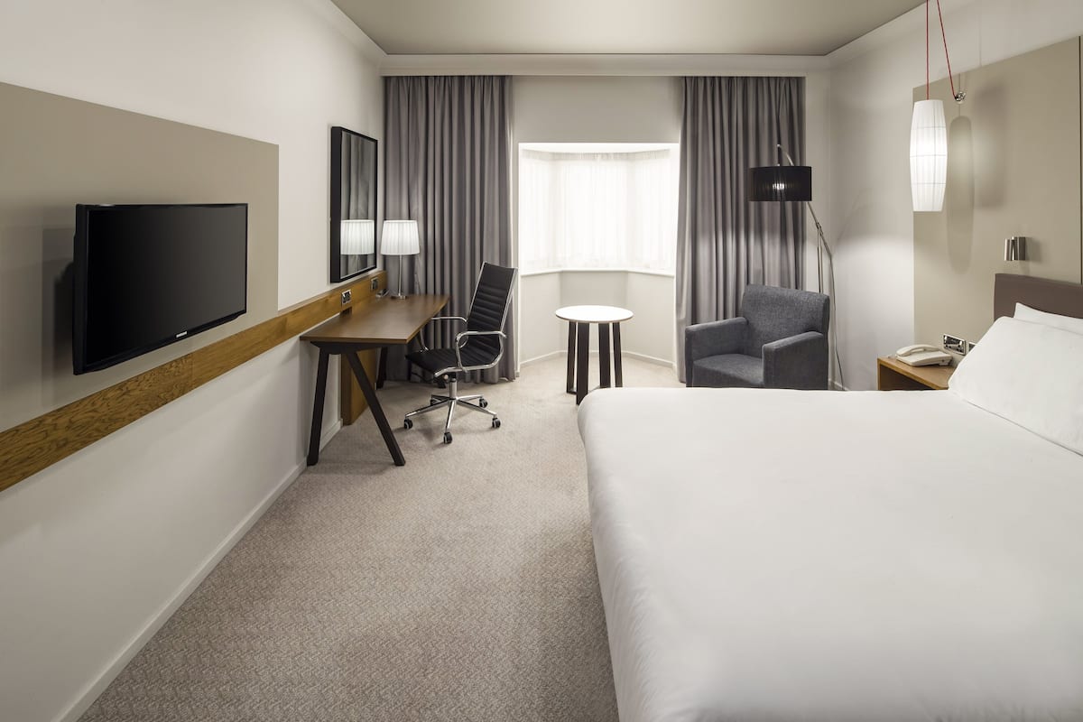 1 Schlafzimmer, Zimmersafe, Schreibtisch, laptopgeeigneter Arbeitsplatz