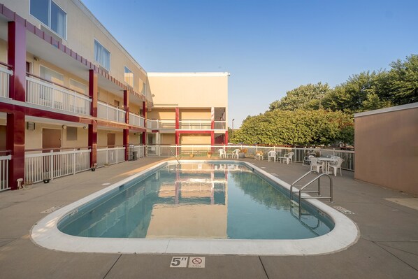 حمّام سباحة خارجي