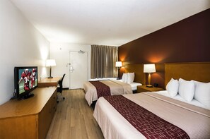 Eenvoudige tweepersoonskamer | Een bureau, een strijkplank/strijkijzer, gratis wifi, beddengoed