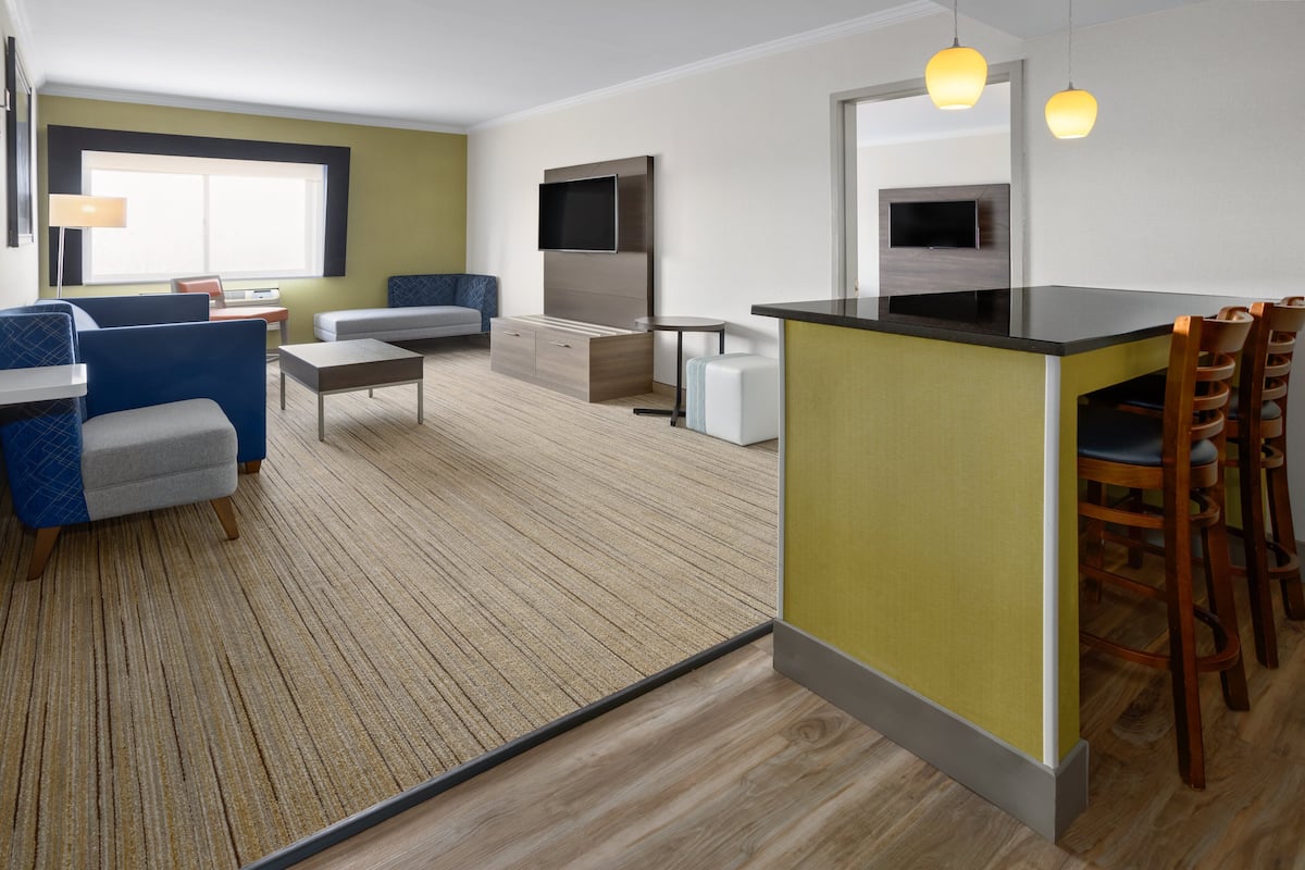 Suite, 1 Bedroom | 1 bedroom, desk, blackout drapes, iron/ironing board