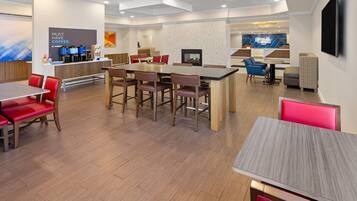 TĂ€gliches inbegriffenes FrĂŒhstĂŒcksbuffet