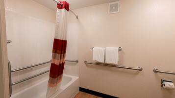 Articles de toilette gratuits, sèche-cheveux, serviettes fournies, savon