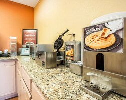 Free continental breakfast 