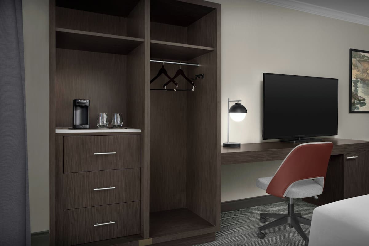 1 bedroom, in-room safe, desk, blackout curtains