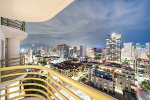 Premium-huone, 2 keskisuurta parisänkyä (View) | Näkymä parvekkeelta