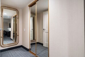 Premium Suite, 1 Bedroom (View) | Wardrobe