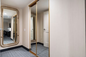 Premium Suite, 1 Bedroom (View) | Wardrobe