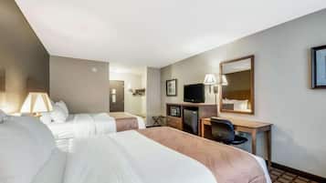 Habitación estándar, 2 camas de matrimonio, no fumadores | Zona de estar | Televisión LED de 32 pulgadas con canales por cable