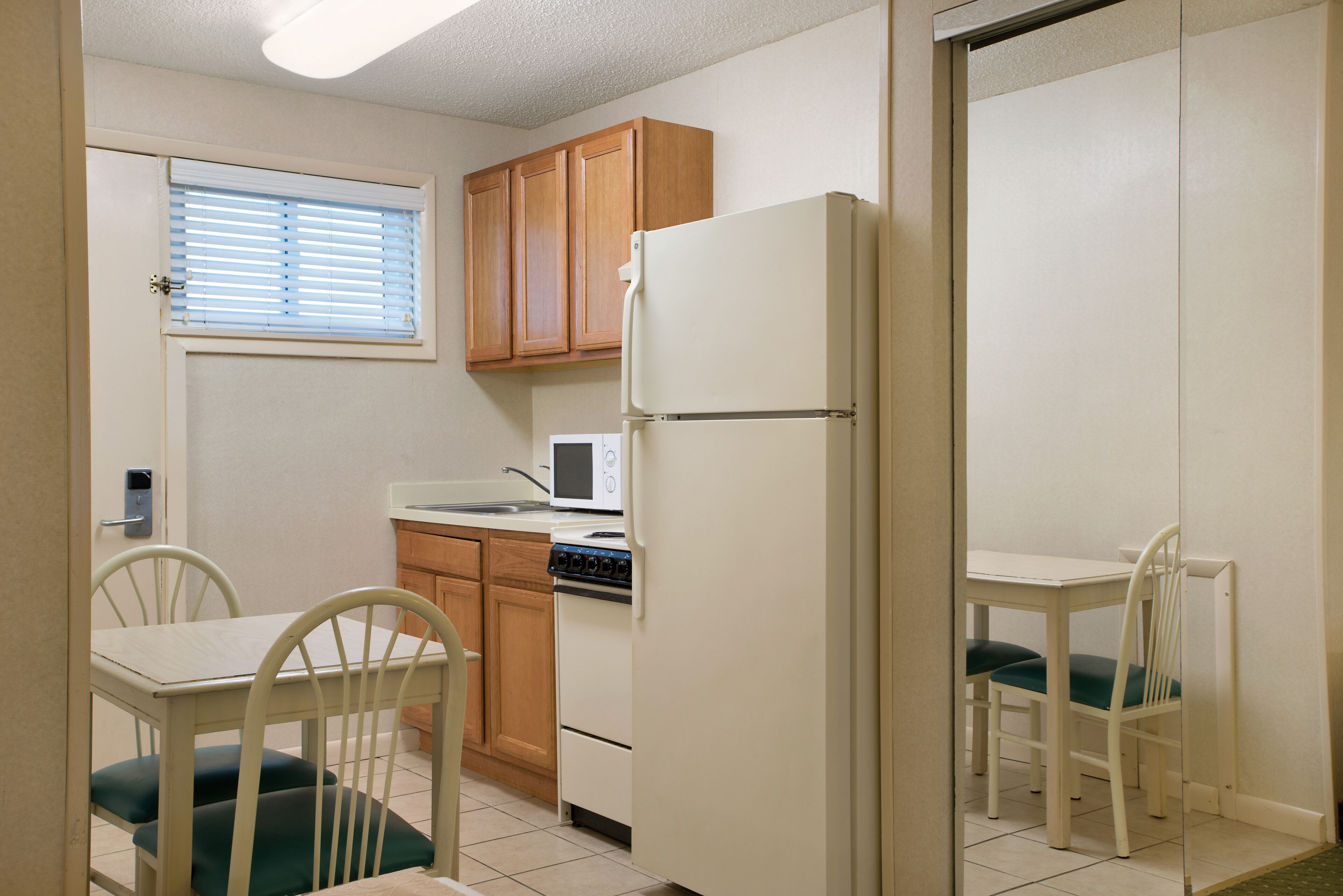 Coffee/tea maker, microwave