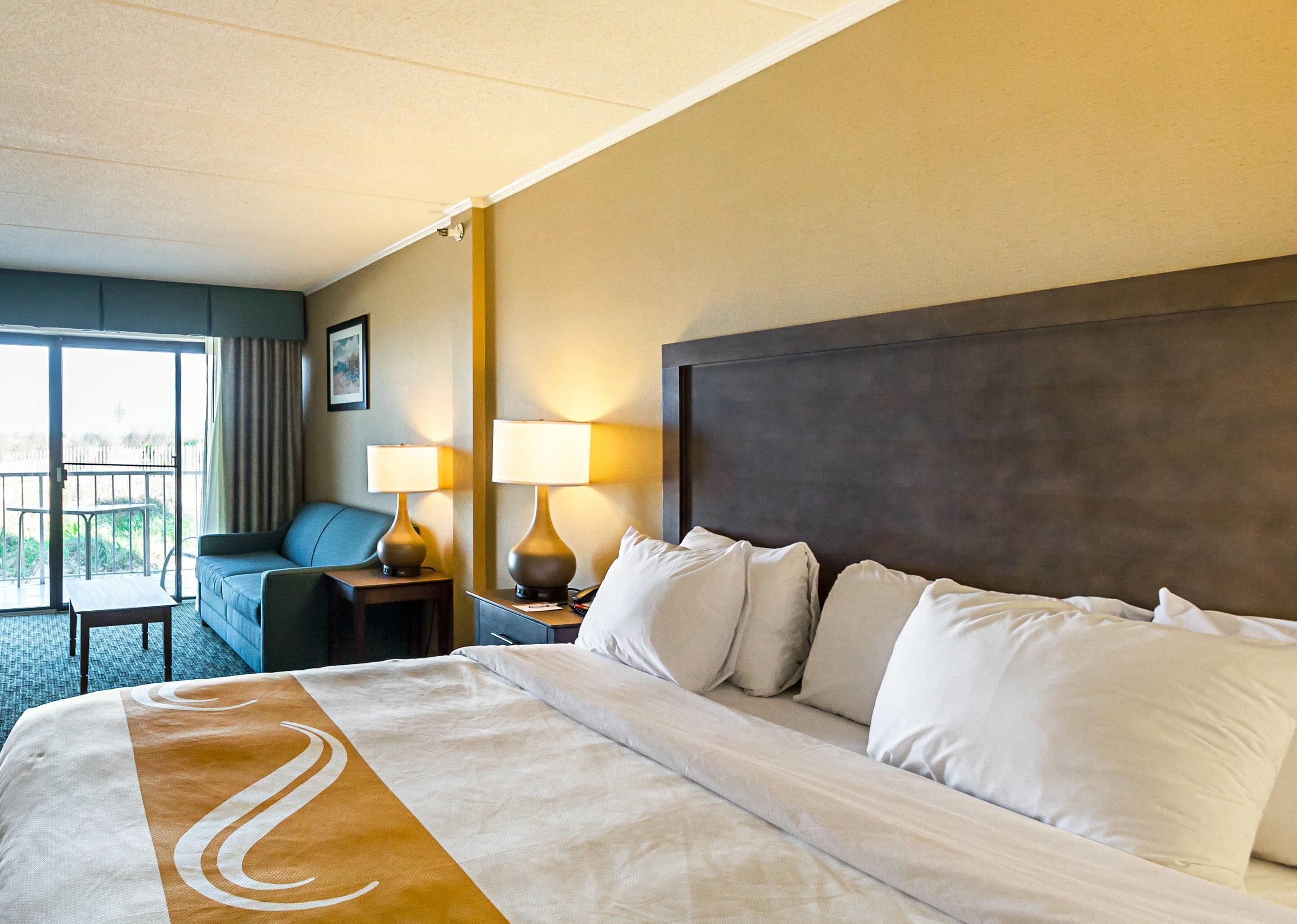 خزنة داخل الغرفة وستائر تعتيم ومكواة/لوح كي وواي فاي مجانًا