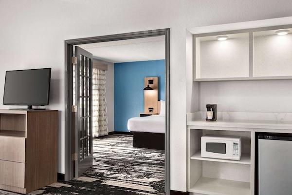 Suite, 1 King Bed, Non Smoking | Premium bedding, desk, blackout drapes, iron/ironing board