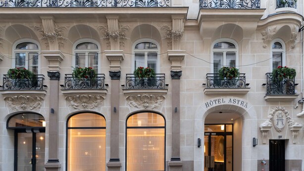A classical building with arched windows and balconies, labeled "HOTEL ASTRA". - Hôtel Astra Opéra - Astotel (Paris)