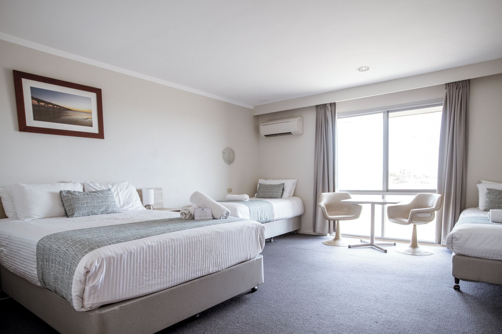 家庭客房 | 迷你吧、書桌、遮光窗簾/窗簾、熨斗/熨衫板