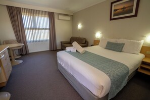 Executive Room, 1 Queen Bed | Minibar, desk, blackout curtains, iron/ironing board - Hospitality Carnarvon, SureStay Collection by Best Western (South Carnarvon)