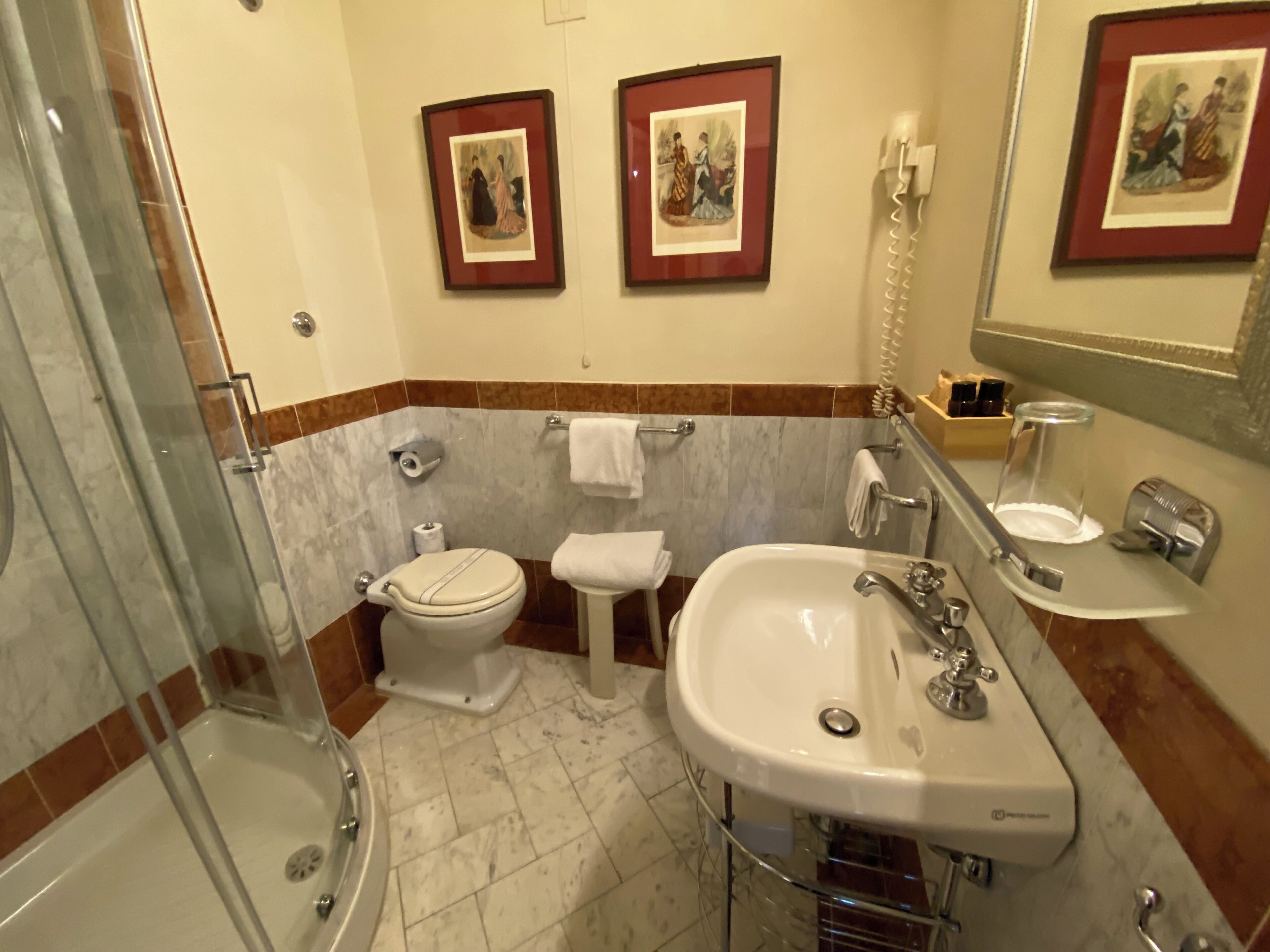 standard single room | bathroom | free toiletries, hair dryer, slippers, bidet