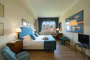 Minibar, escritorio, cunas gratuitas y wifi gratis 