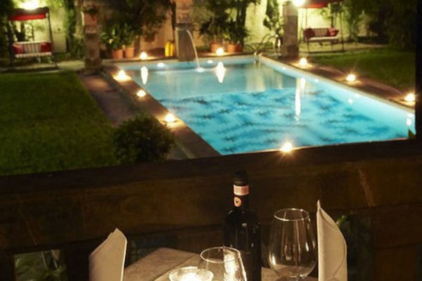 Piscina stagionale all'aperto, lettini