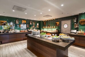 Daily buffet breakfast (NOK 200 per person)