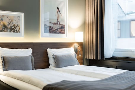 Double Room, 1 Queen Bed | Premium bedding, desk, free WiFi, bed sheets. Scandic Bergen City
