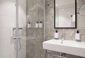 Suite (Master) | Premium bedding, desk, free WiFi, bed sheets