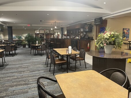Victoria Inn Hotel and Convention Centre Winnipeg - Image 4