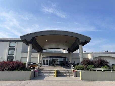 Victoria Inn Hotel and Convention Centre Winnipeg - Image 2