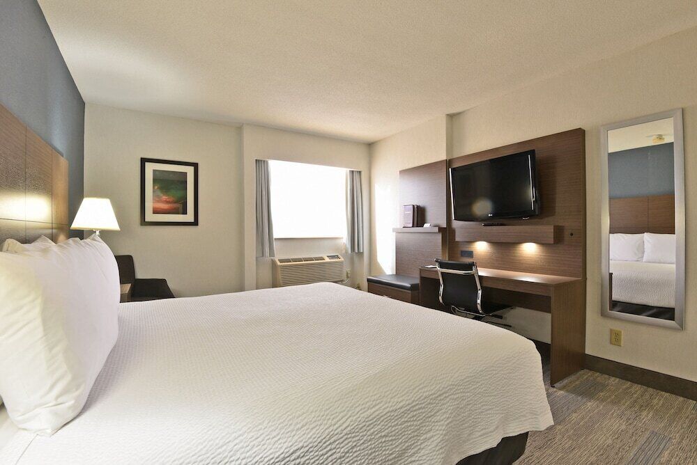 Premium bedding, pillowtop beds, desk, blackout drapes