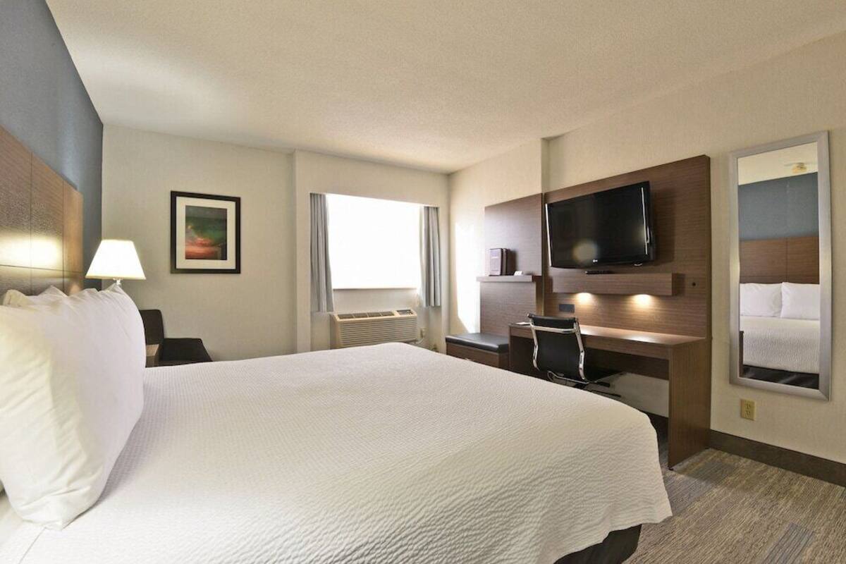 Premium bedding, pillowtop beds, desk, blackout drapes