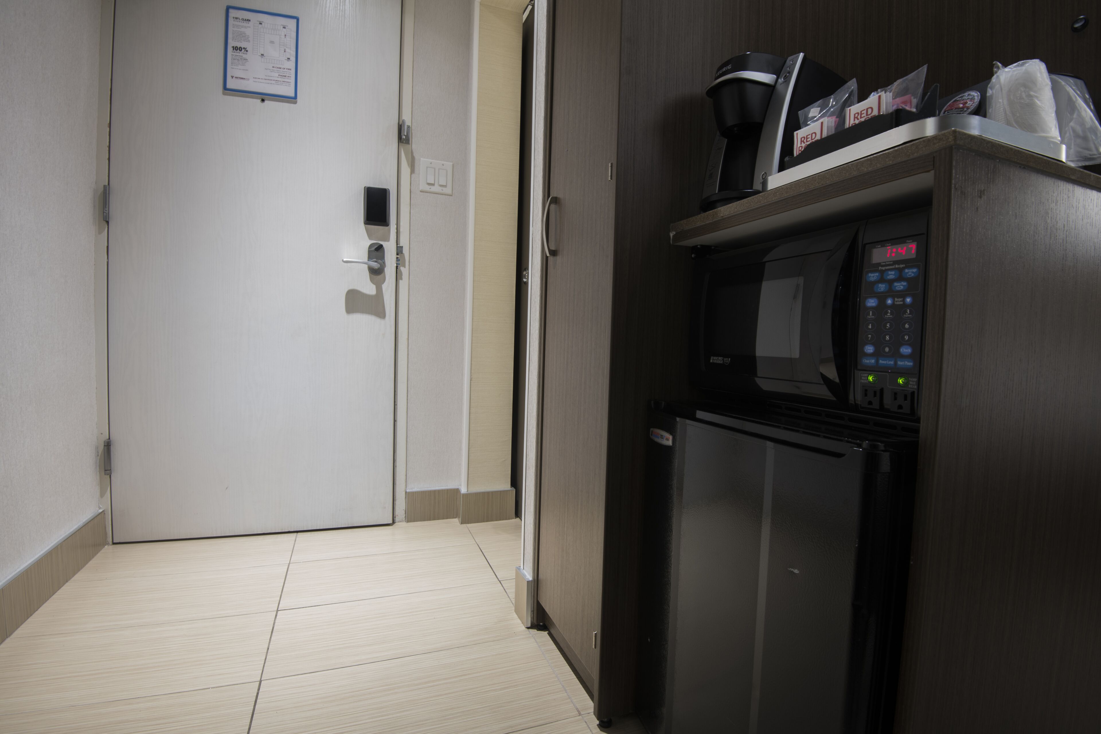 premium bedding, pillow-top beds, in-room safe, desk