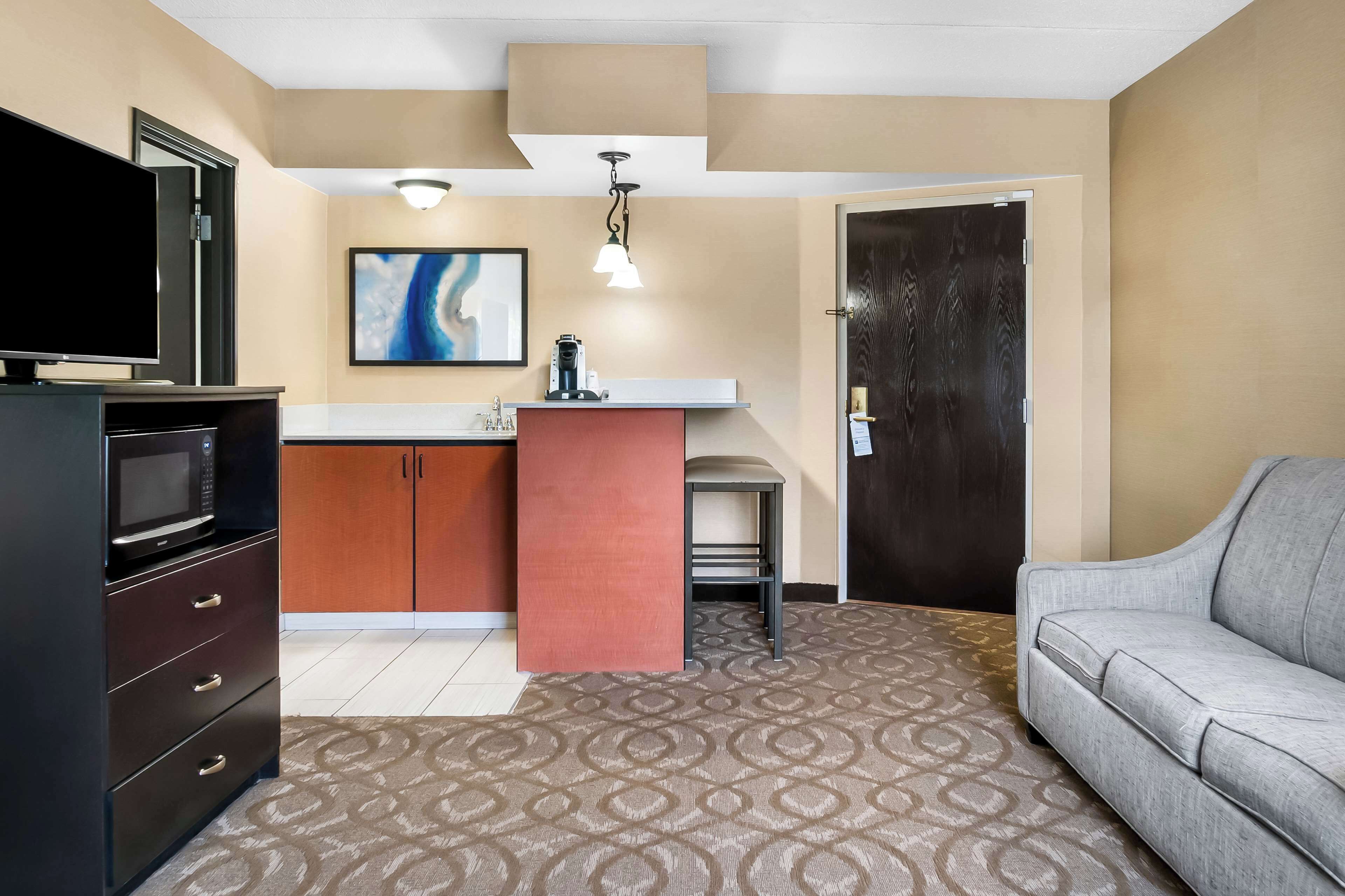 suite, 2 queen beds, non smoking, kitchenette (with sofabed) | desk, laptop workspace, soundproofing, iron/ironing board