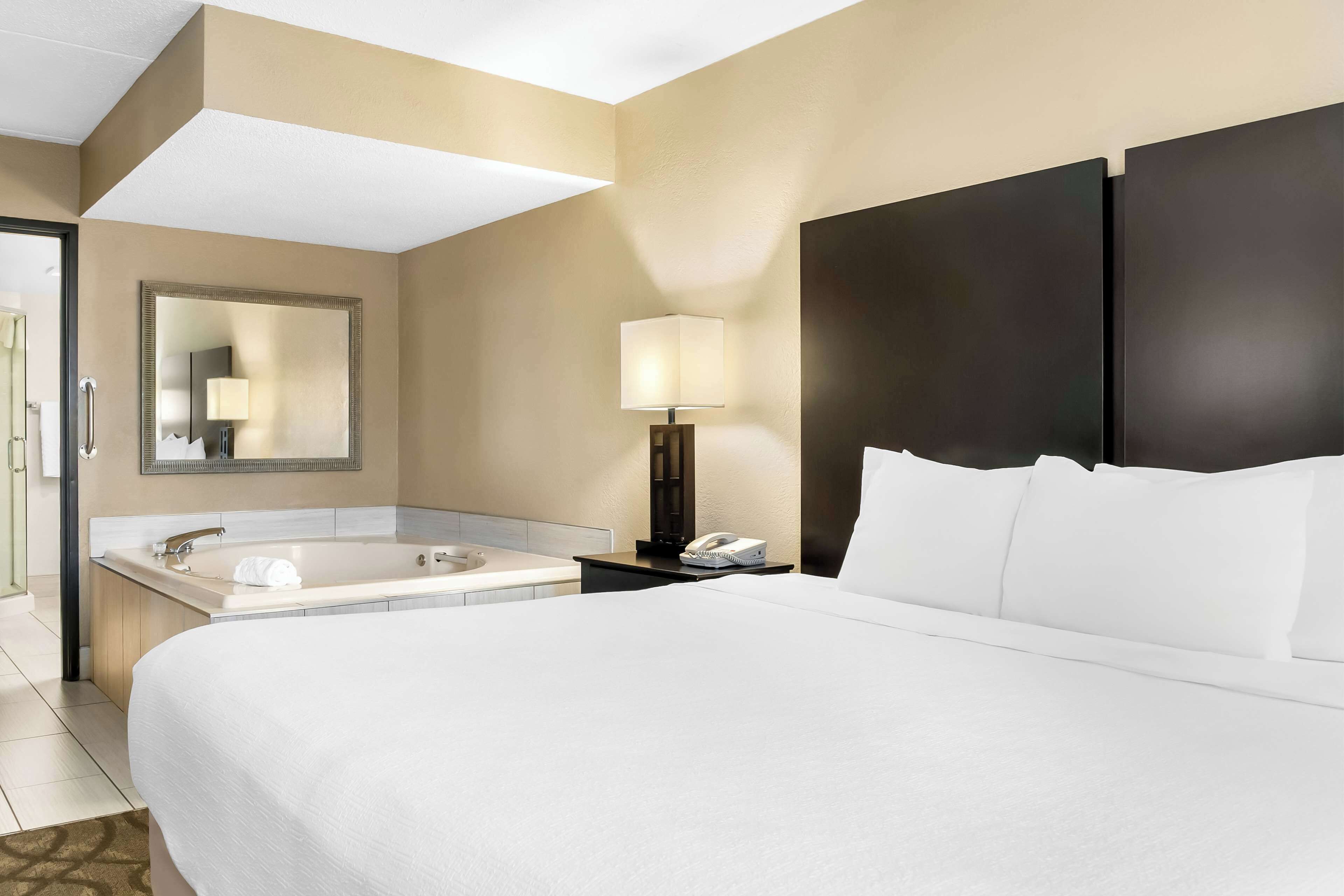 suite, 1 king bed, non smoking, jetted tub | desk, laptop workspace, soundproofing, iron/ironing board