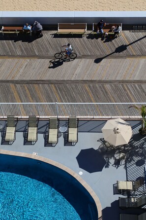 Indoor pool, seasonal outdoor pool, sun loungers