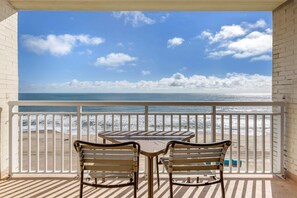 Cortinas blackout, tabla de planchar con plancha y wifi gratis