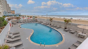 Piscine couverte, piscine extérieure (ouverte en saison)