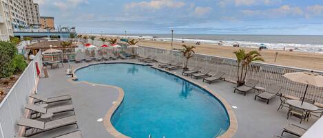 Indoor pool, seasonal outdoor pool, sun loungers