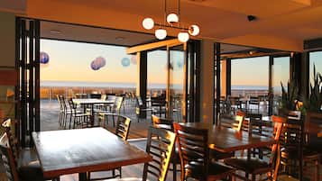 Breakfast, lunch, dinner served; sea views