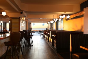 Breakfast, lunch, dinner served; ocean views