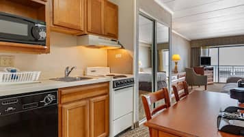 Efficiency, Oceanfront, Exterior Entrance, 2 Double Beds & Sofa Bed, Non Smoking | Blackout curtains, iron/ironing board, free WiFi, bed sheets