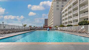 Piscine couverte, piscine extérieure (ouverte en saison)
