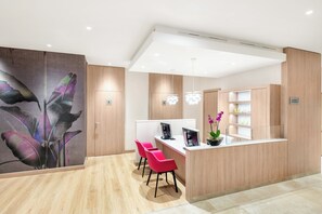 Sauna, spa, bain de vapeur, soins du corps, hydrothérapie, aromathérapie