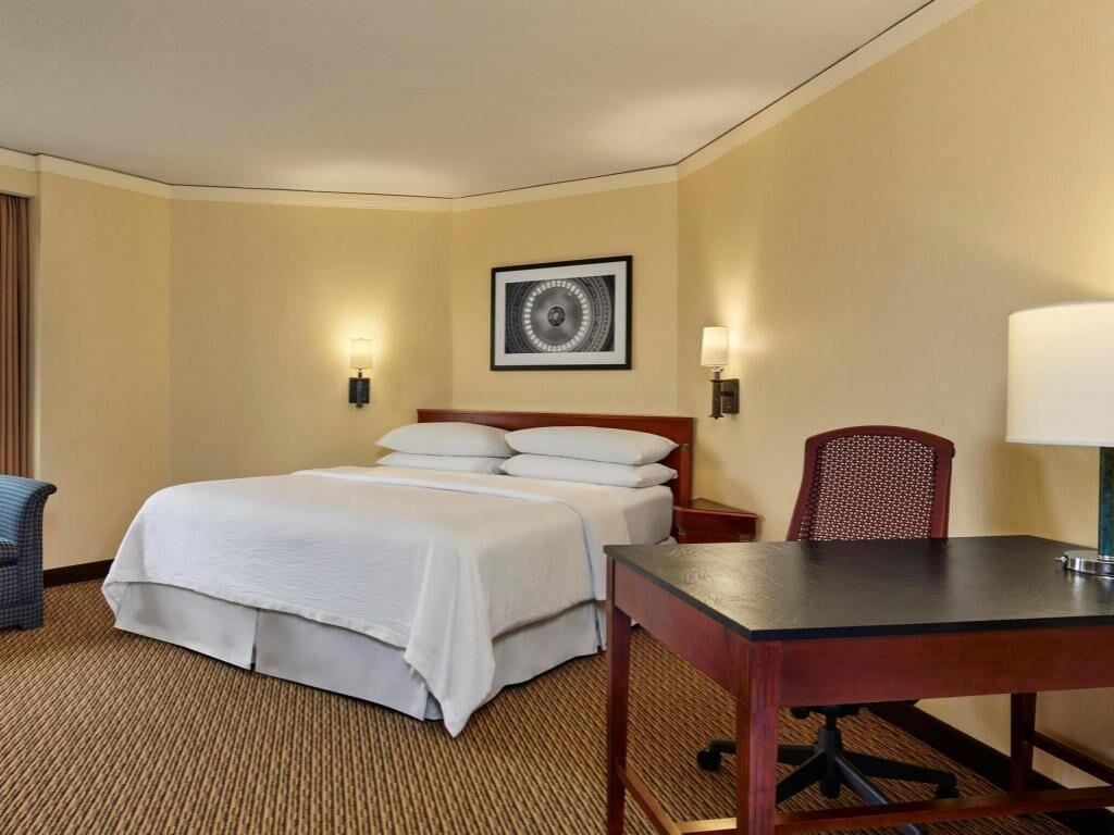 Hypo-allergenic bedding, in-room safe, desk, laptop workspace