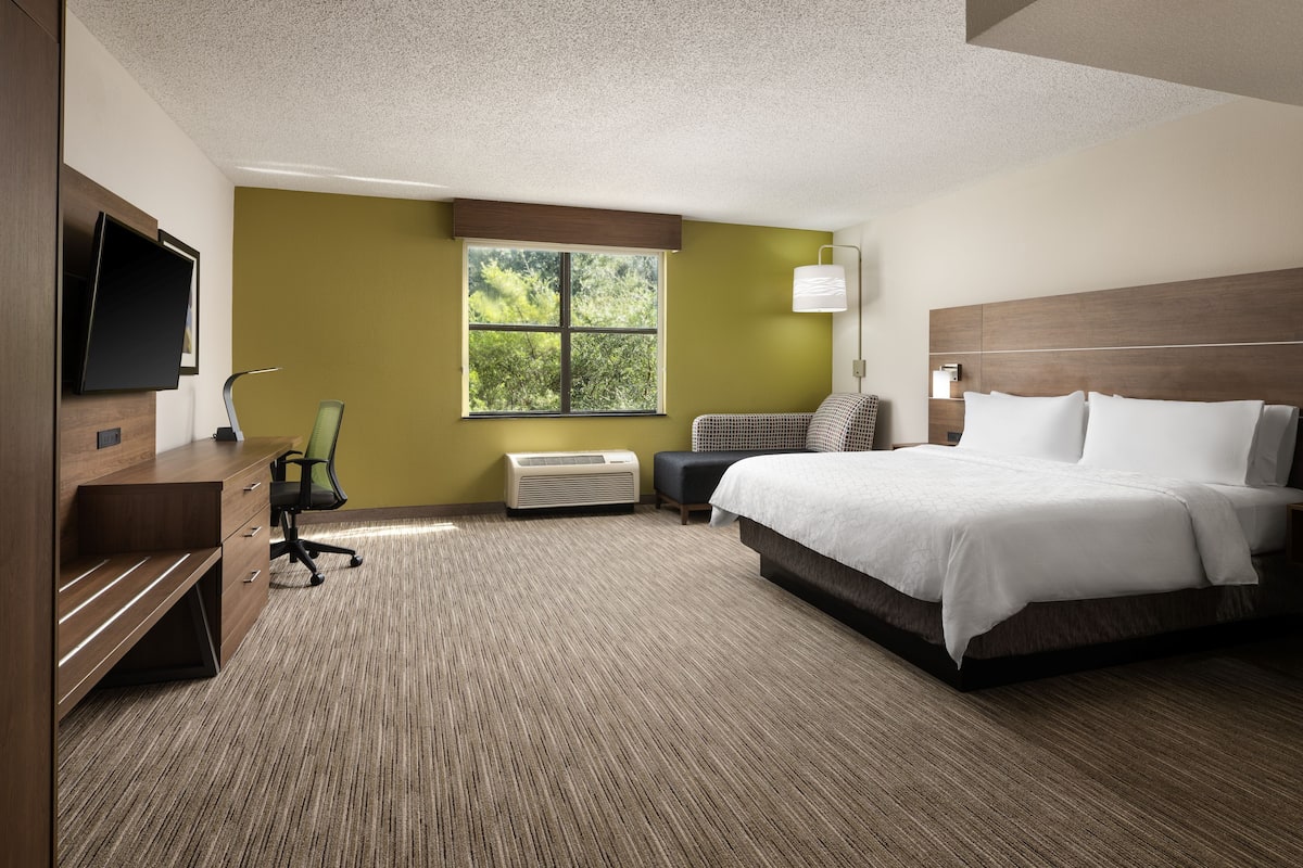 1 bedroom, in-room safe, desk, laptop workspace