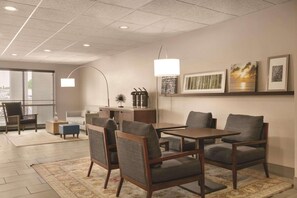 Lobby - Country Inn & Suites by Radisson, Port Clinton, OH (Port Clinton)